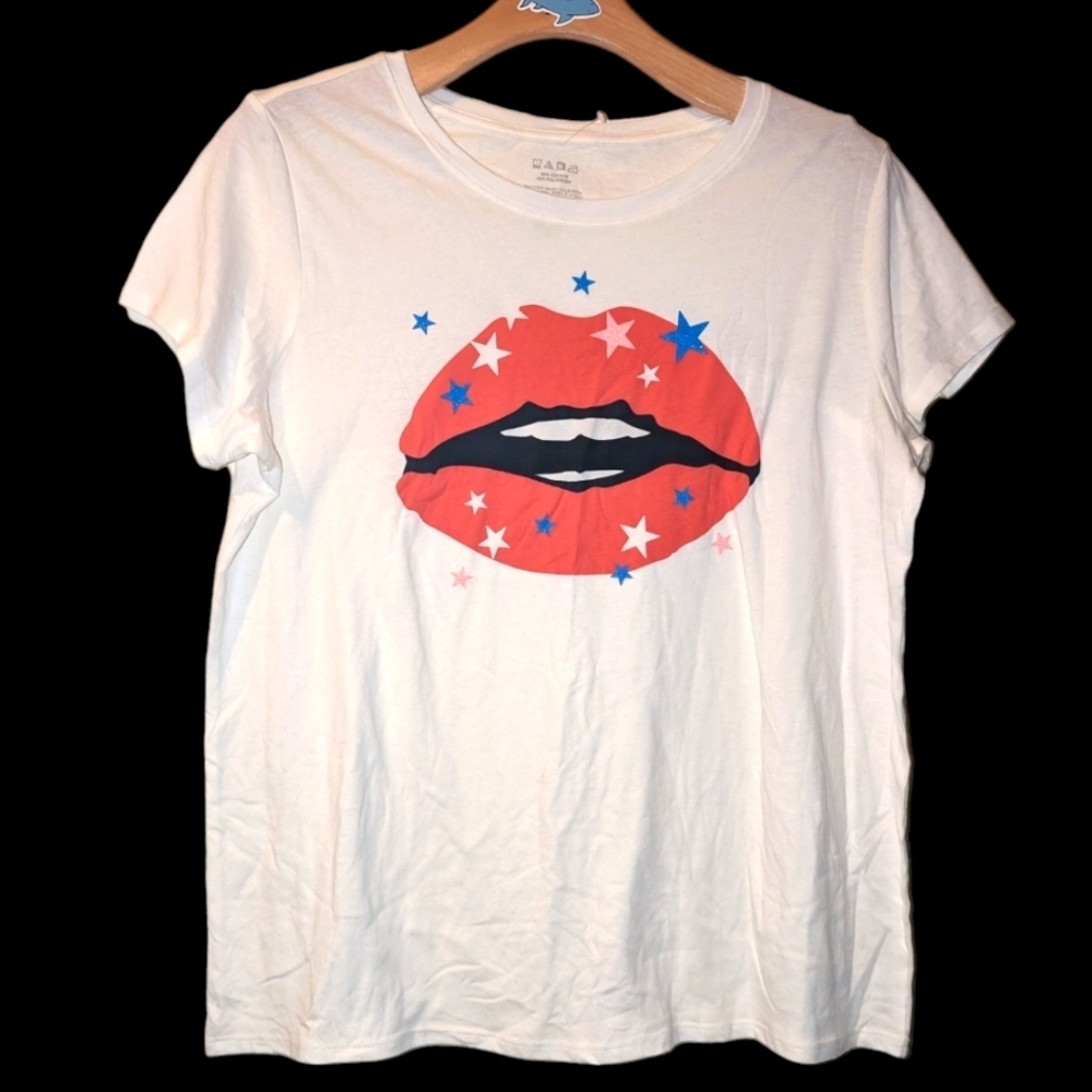 Hot red lip with stars T-shirt